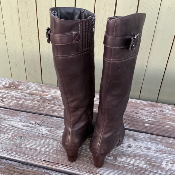 Tall Boots CLARKS Brown Leather Riding Boots Zip Side Flat Riding Boots Size8M - Picture 3 of 8